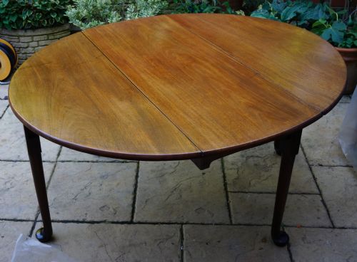 mahogany oval pad foot dining table circa 1800 with bold pad foot - CATEGORY: ANTIQUE TABLES - DATED 1800