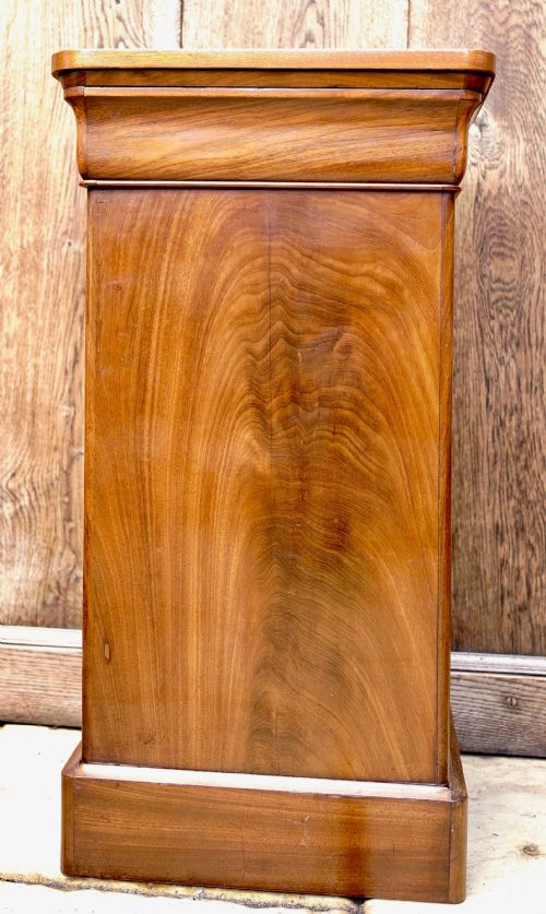 BEAUTIFULLY FIGURED MAHOGANY CONTINENTAL SIDE CUPBOARD WITH DRAWER - ADDITIONAL PHOTO 6