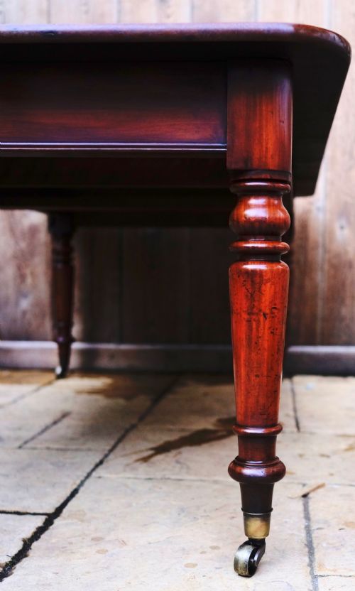 SOLID MAHOGANY EXTENDING DINING TABLE - ADDITIONAL PHOTO 1