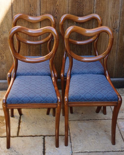 SET OF 4 1830S SOLID MAHOGANY SABRE LEGGED DINING CHAIRS WITH KIDNEY SHAPED BACKS - ADDITIONAL PHOTO 1