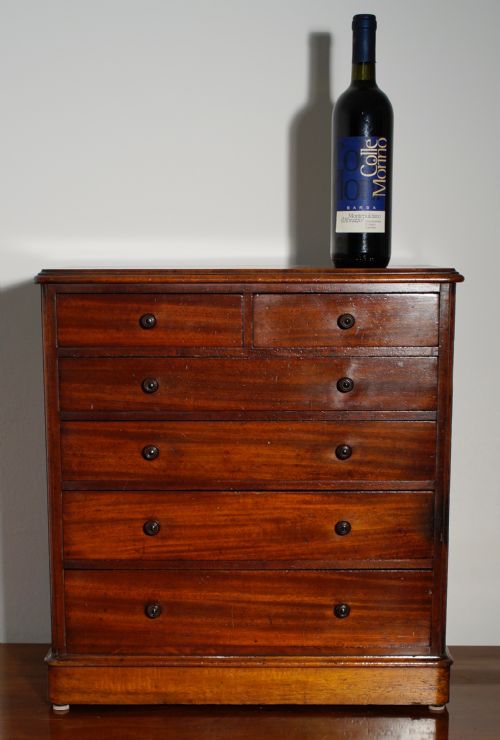 VICTORIAN FINE QUALITY MINIATURE CHEST OF DRAWERS - ADDITIONAL PHOTO 1