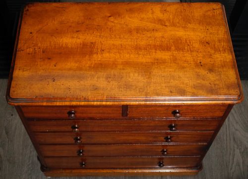 VICTORIAN FINE QUALITY MINIATURE CHEST OF DRAWERS - ADDITIONAL PHOTO 2