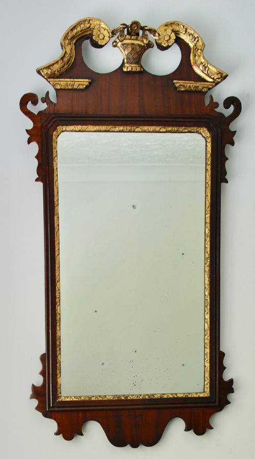 GEORGIAN MAHOGANY WALL MIRROR WITH GILDED SWAN NECK PEDIMENT 1760S - ADDITIONAL PHOTO 1