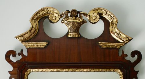 GEORGIAN MAHOGANY WALL MIRROR WITH GILDED SWAN NECK PEDIMENT 1760S - ADDITIONAL PHOTO 2