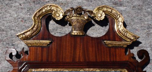 GEORGIAN MAHOGANY WALL MIRROR WITH GILDED SWAN NECK PEDIMENT 1760S - ADDITIONAL PHOTO 3