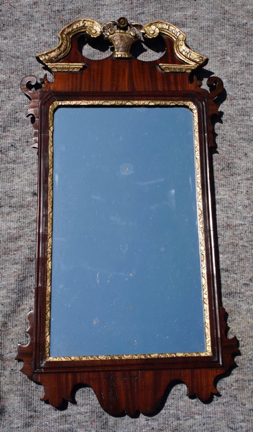 GEORGIAN MAHOGANY WALL MIRROR WITH GILDED SWAN NECK PEDIMENT 1760S - ADDITIONAL PHOTO 4