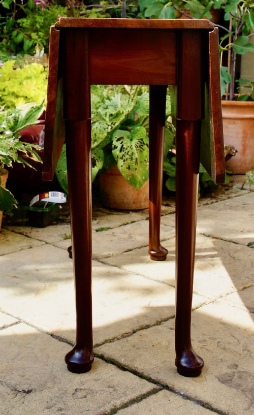 1780S HIGHLY FIGURED MAHOGANY COTTAGE PAD FOOT TABLE - ADDITIONAL PHOTO 5
