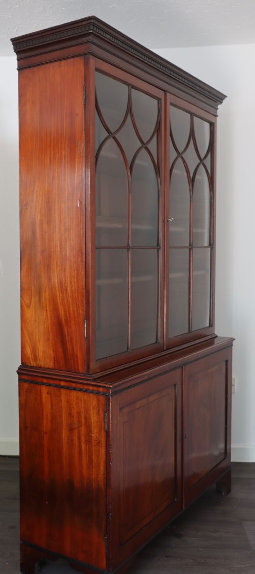 GEORGIAN MAHOGANY AND EBONY INLAID CUPBOARD BOOKCASE CIRCA 1810 - ADDITIONAL PHOTO 4