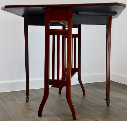 Mahogany Sunderland Table in Excellent Condition