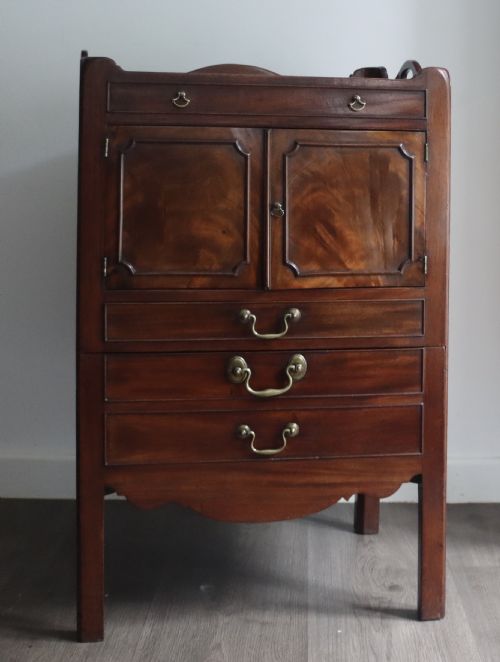 a george iii mahogany traytop bedside commode - CATEGORY: ANTIQUE CUPBOARDS - DATED GEORGIAN
