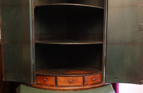 ANTIQUE OAK AND MAHOGANY CORNER CUPBOARD - ADDITIONAL PHOTO 4