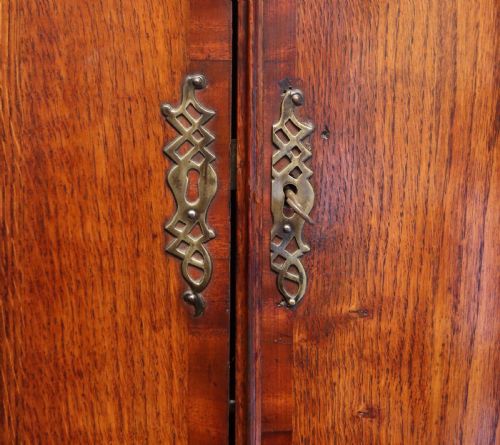 ANTIQUE OAK AND MAHOGANY CORNER CUPBOARD - ADDITIONAL PHOTO 6