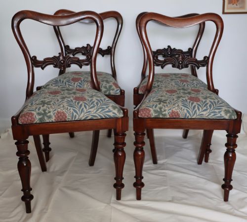 ANTIQUE SET OF FOUR EARLY VICTORIAN SOLID ROSEWOOD DINING CHAIRS OF GOOD COLOUR - ADDITIONAL PHOTO 2