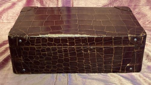 CROCODILE TRAVELLING SUITCASE - ADDITIONAL PHOTO 2