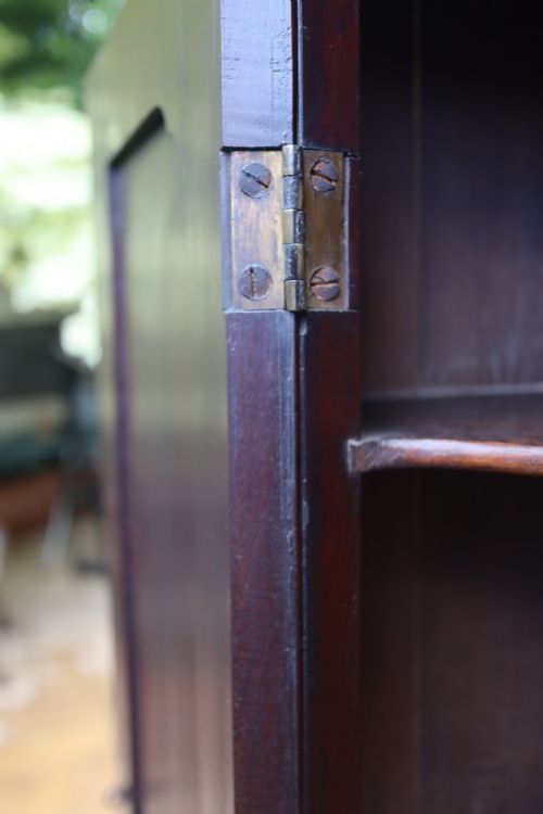 1750S MAHOGANY GEORGIAN TWO DOOR CORNER CUPBOARD - ADDITIONAL PHOTO 3