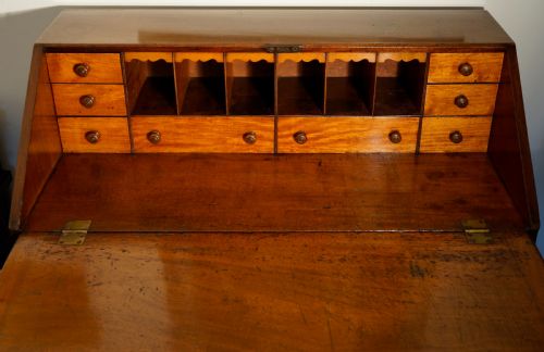 MAHOGANY BUREAU WITH ATTRACTIVE INTERIOR - ADDITIONAL PHOTO 3