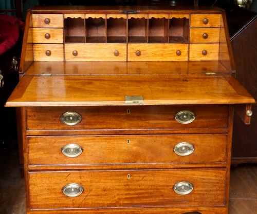 MAHOGANY BUREAU WITH ATTRACTIVE INTERIOR - ADDITIONAL PHOTO 5