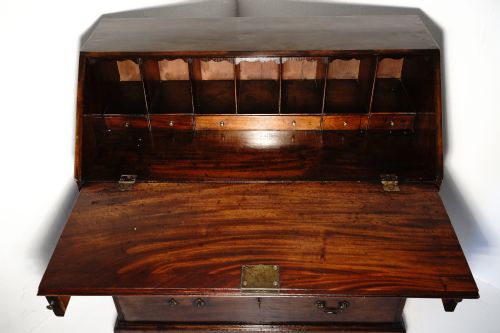 ANTIQUE MAHOGANY BUREAU - ADDITIONAL PHOTO 10