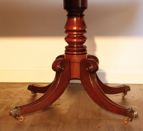 ANTIQUE MAHOGANY DINING TABLE - ADDITIONAL PHOTO 2