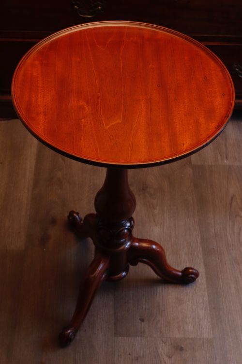 ANTIQUE TRIPOD TABLE - ADDITIONAL PHOTO 6