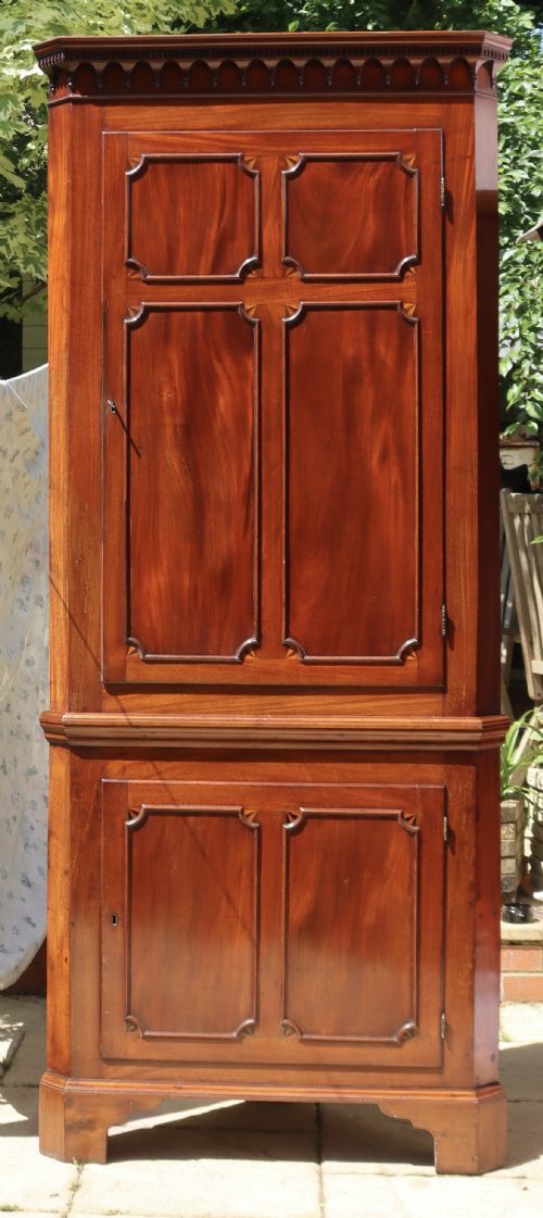 MAHOGANY CORNER CUPBOARD WITH FINE DETAILING - ADDITIONAL PHOTO 1