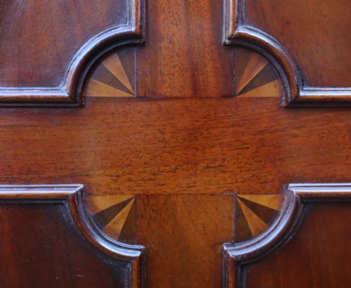 MAHOGANY CORNER CUPBOARD WITH FINE DETAILING - ADDITIONAL PHOTO 6