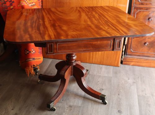 MAHOGANY DINING TABLE - ADDITIONAL PHOTO 2