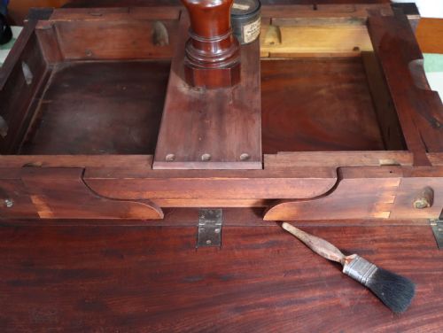 MAHOGANY DINING TABLE - ADDITIONAL PHOTO 5