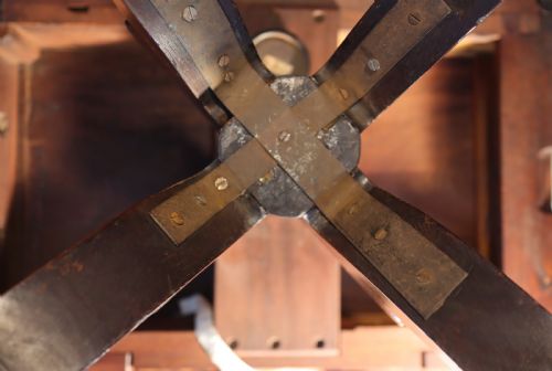 MAHOGANY DINING TABLE - ADDITIONAL PHOTO 6