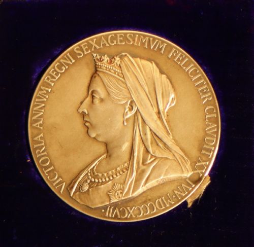 1897 QUEEN VICTORIA OFFICIAL DIAMOND JUBILEE MEDAL - ADDITIONAL PHOTO 1