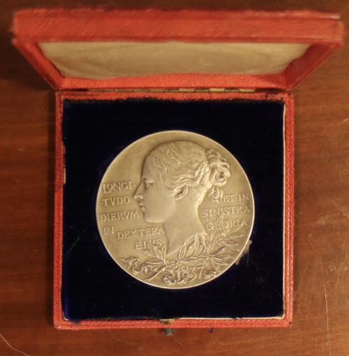 1897 QUEEN VICTORIA OFFICIAL DIAMOND JUBILEE MEDAL - ADDITIONAL PHOTO 11