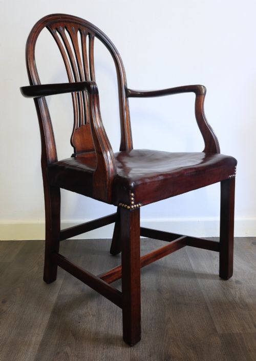 PAIR OF HEPPLEWHITE STYLE MAHOGANY HOOP BACK CHAIRS - ADDITIONAL PHOTO 2