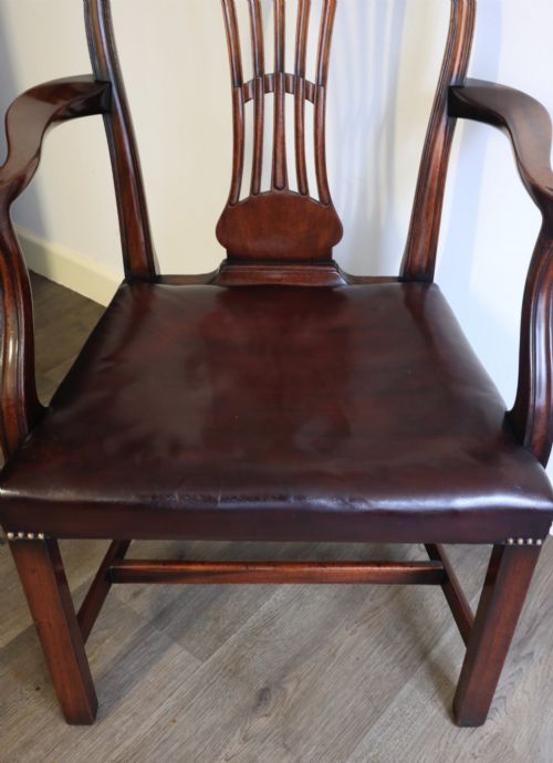 PAIR OF HEPPLEWHITE STYLE MAHOGANY HOOP BACK CHAIRS - ADDITIONAL PHOTO 3