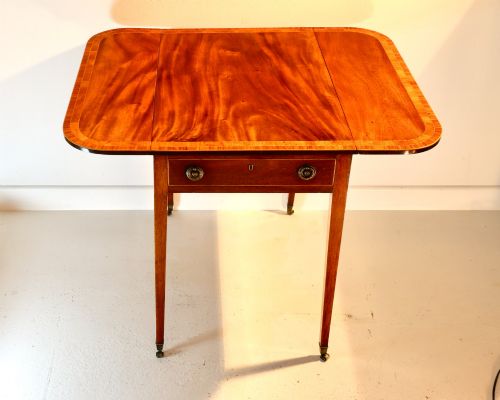 PEBROKE TABLE