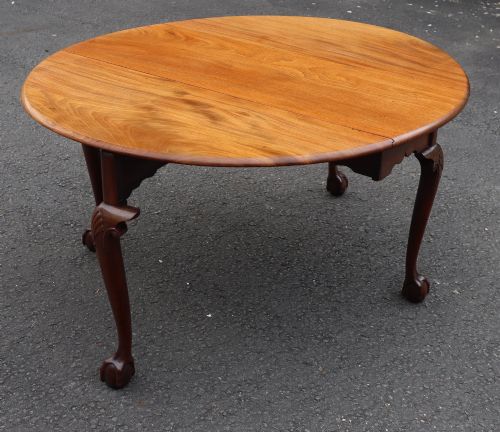 Gate Leg Table.