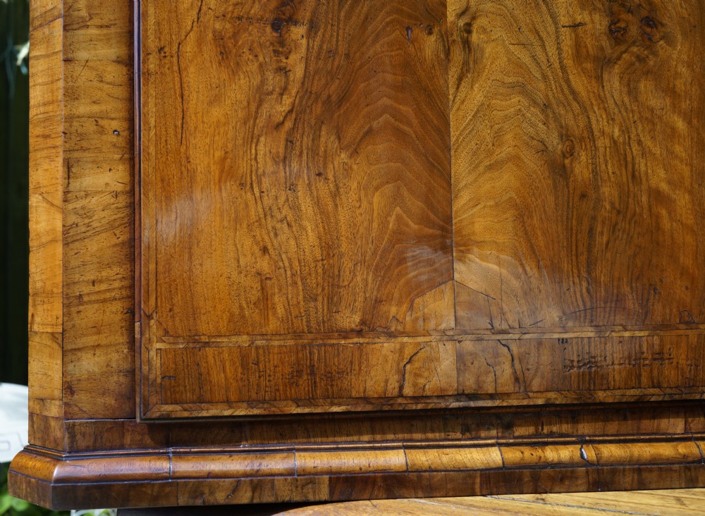 A George II hanging corner cupboard constructed from figured walnut veneer featuring a single door and a brass escutcheon plate. View VII