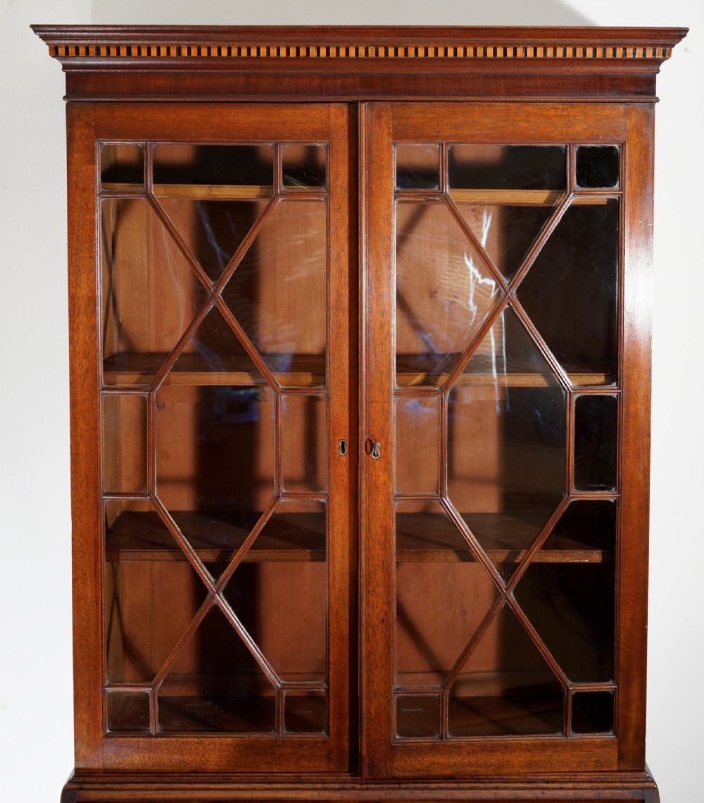A fine quality Georgian Mahogany bureau bookcase of small proportions. View VI