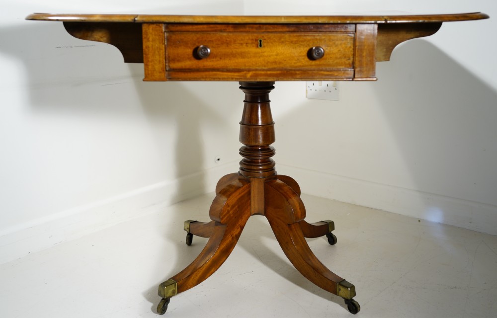 Mahogany centre support drop flap dining table in excellent original condition 
