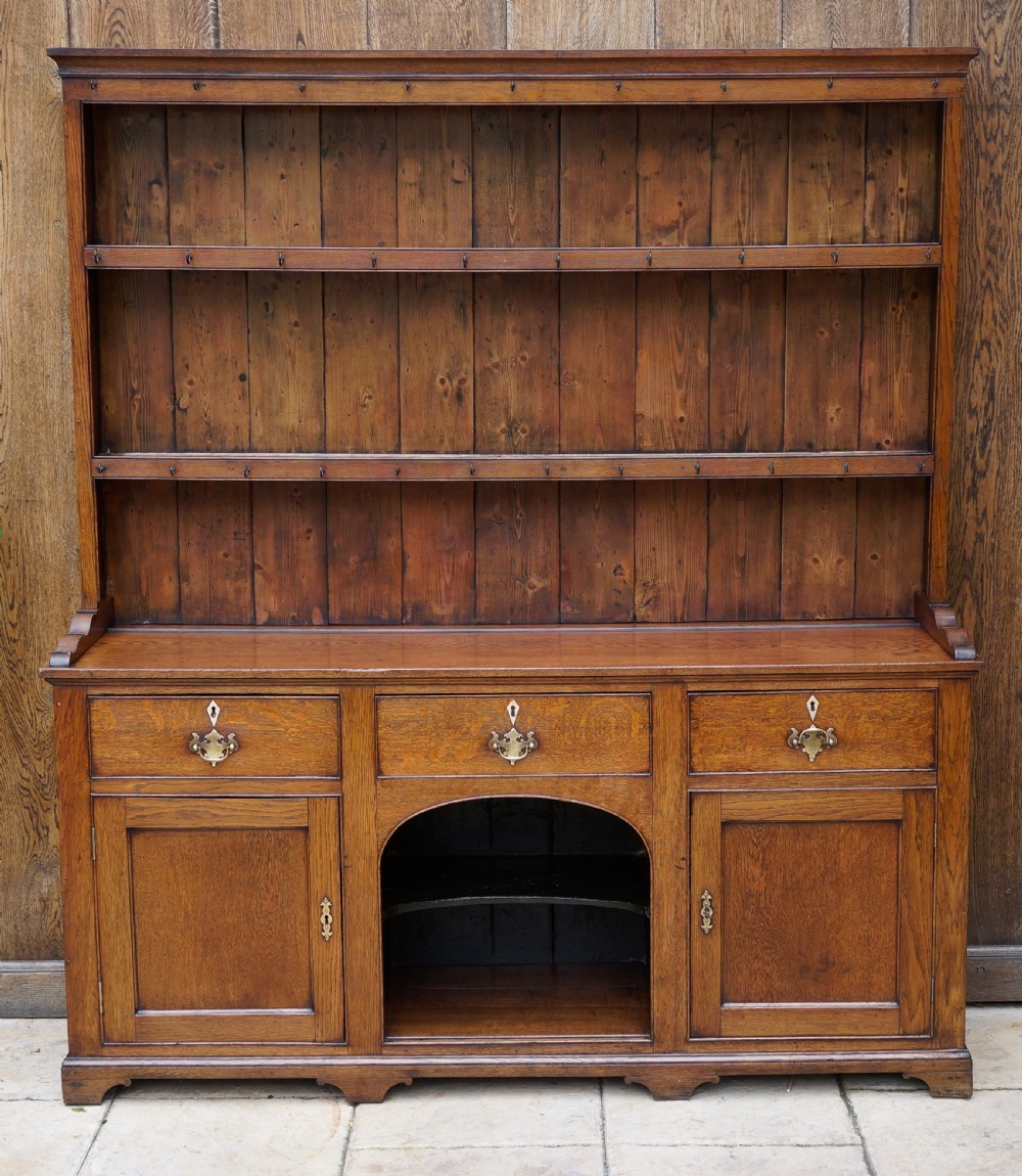Good 1800s oak dresser in excellent condition 