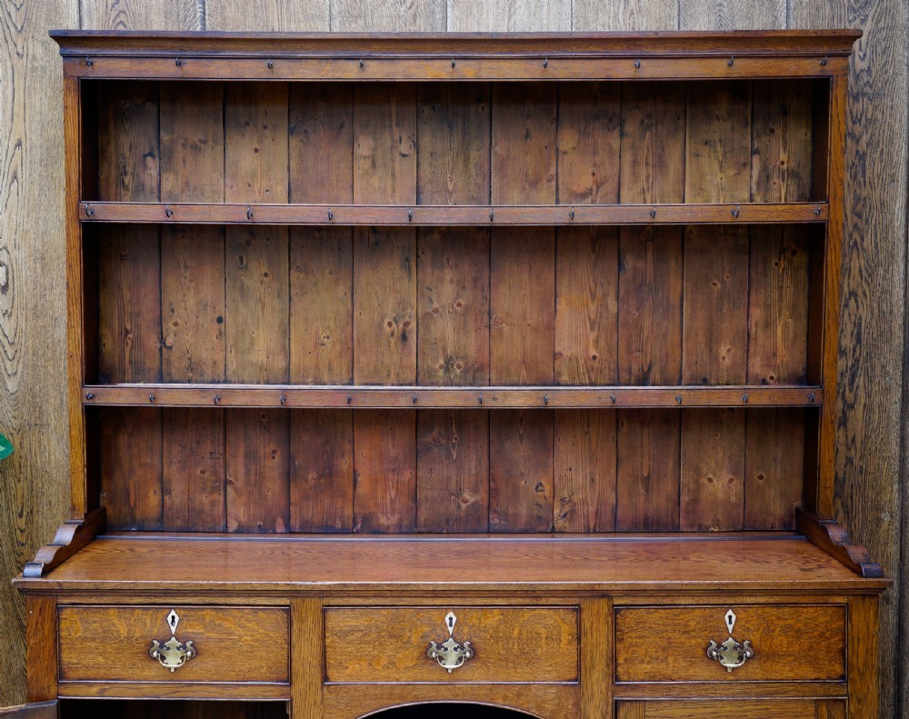 Good 1800s oak dresser in excellent condition  View V