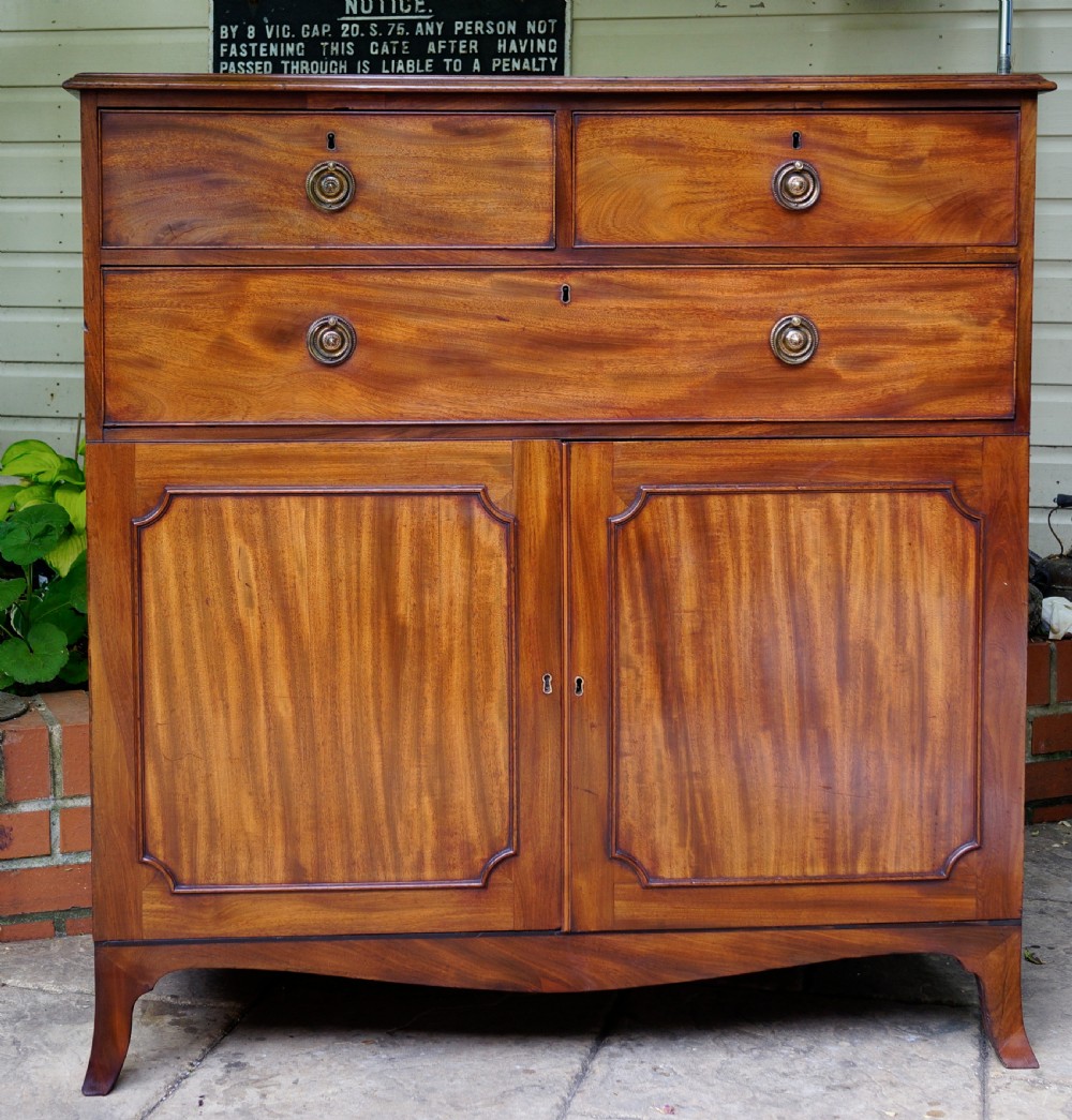 Good georgian mahogany chest of drawers on splayfeet View II