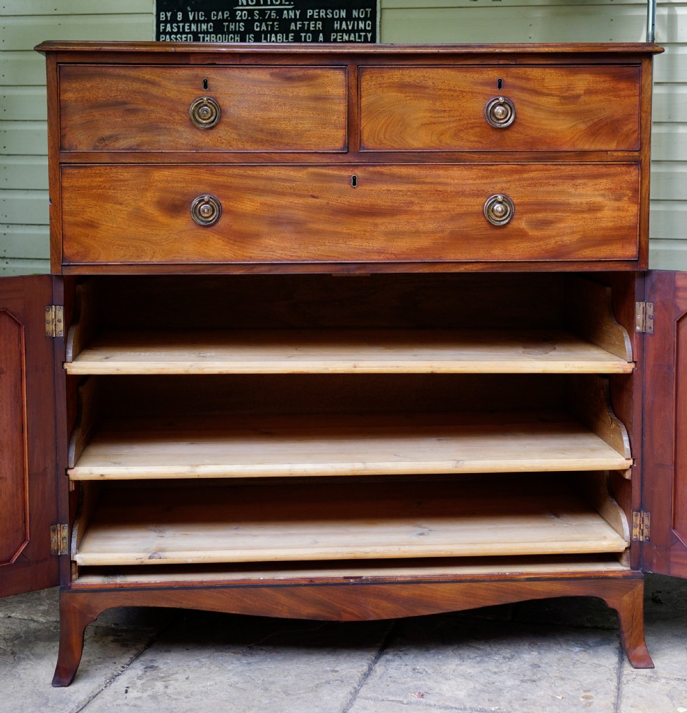 Good georgian mahogany chest of drawers on splayfeet View III