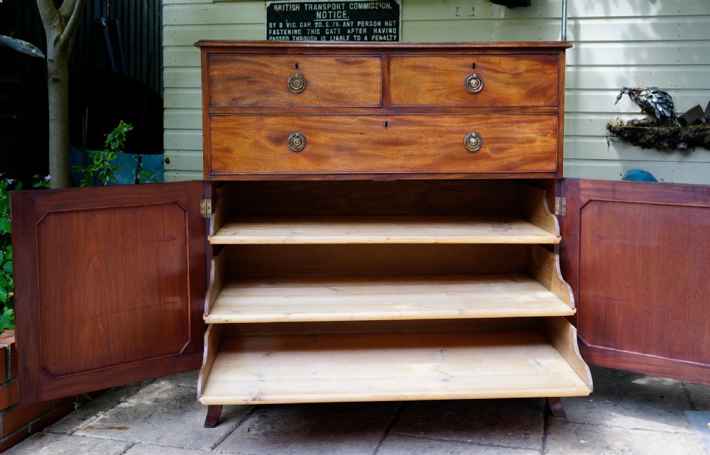 Good georgian mahogany chest of drawers on splayfeet View IV