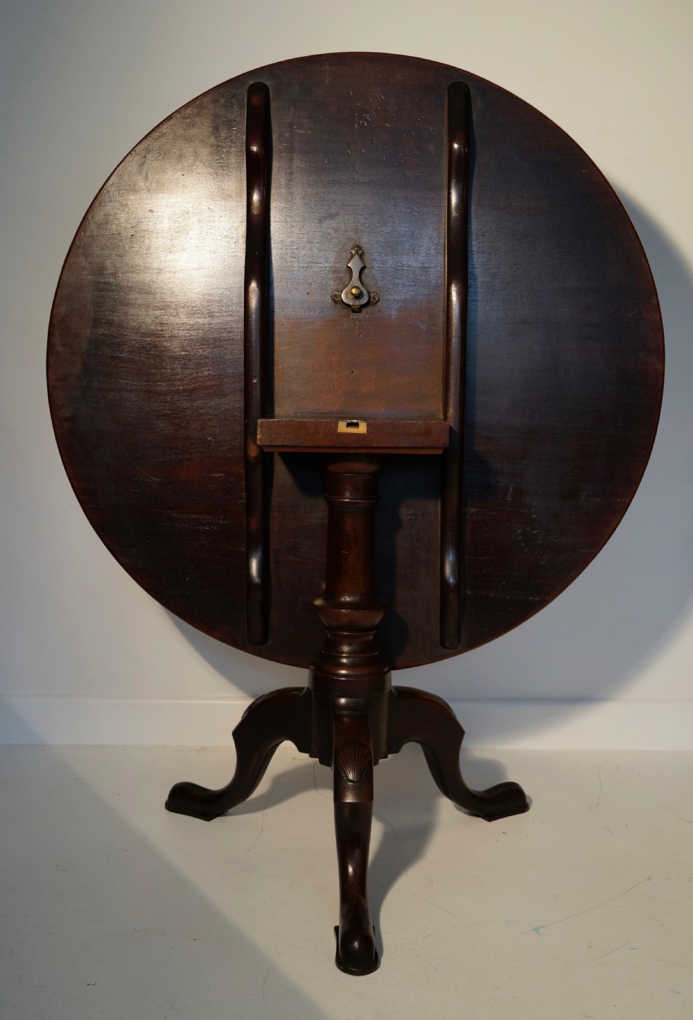1770s Georgian mahogany tripod table. View III
