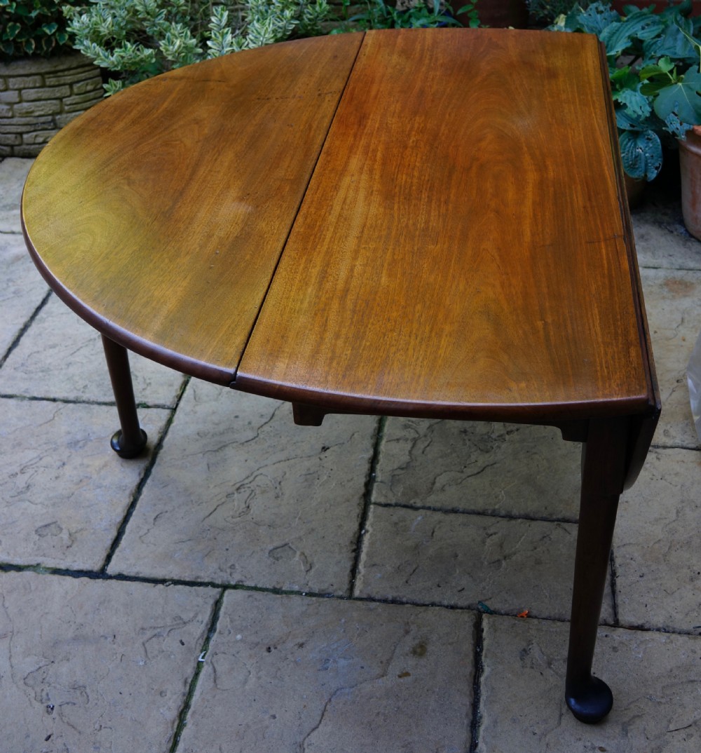                                                      Mahogany oval pad foot dining table Circa 1800 with bold pad foot View VIII