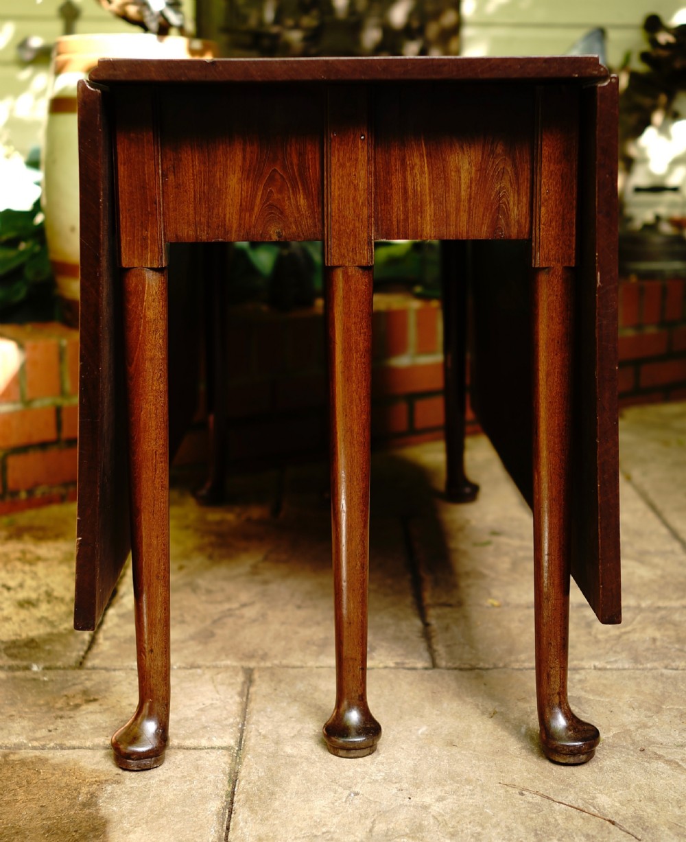 A George III mahogany drop leaf dining table with six tapered legs terminating in pad feet. View VII