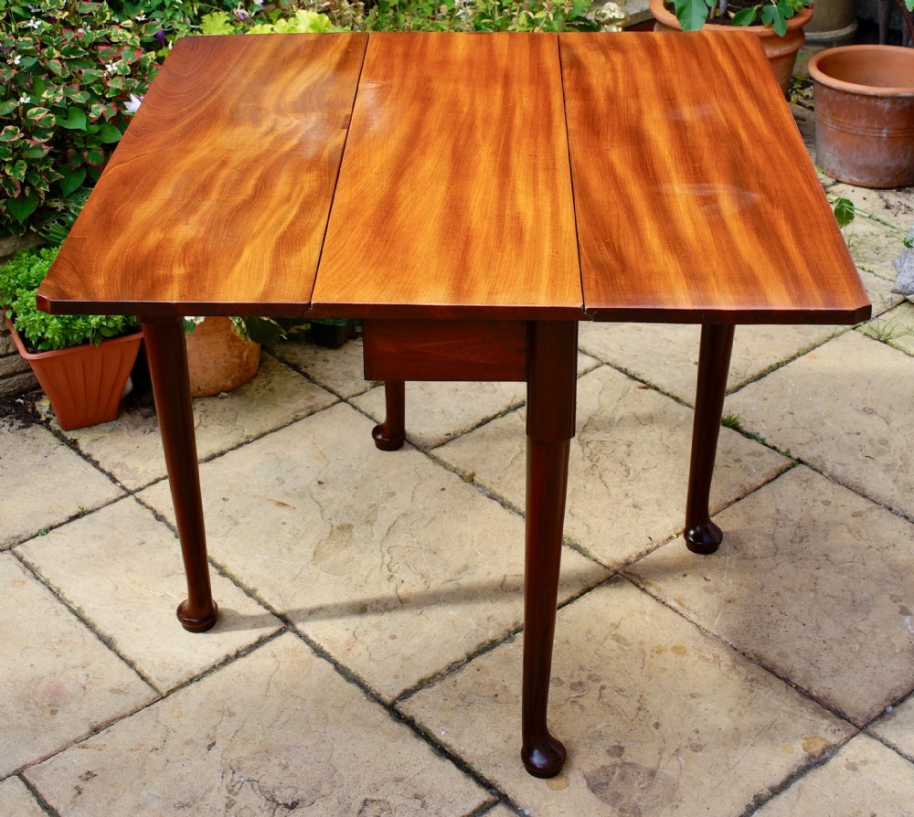 1780s Highly figured Mahogany cottage pad foot table.