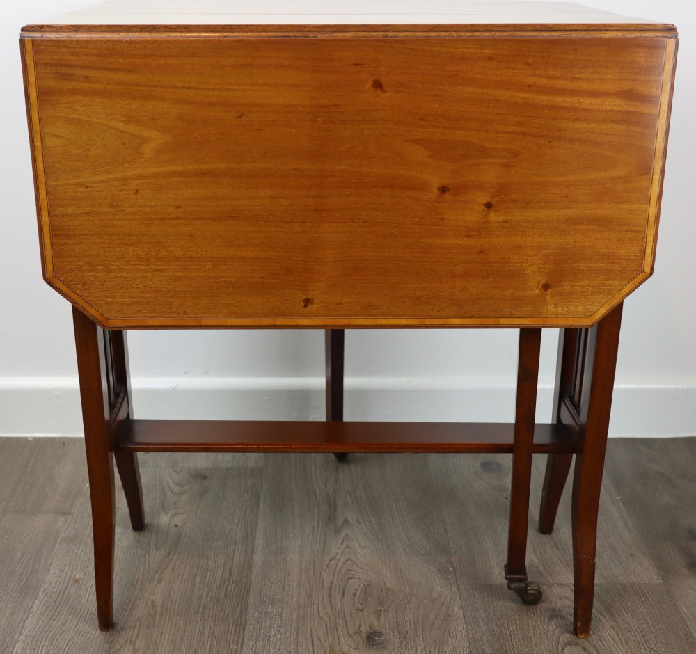 Mahogany Sunderland table in excellent condition View III
