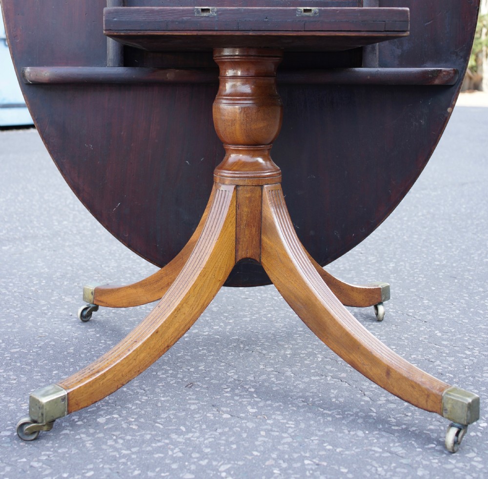  Georgian 1790s mahogany oval tilt top dining table. View III