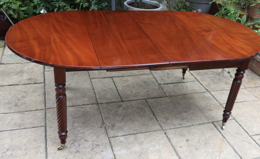 Solid quality mahogany extendable dining table 
